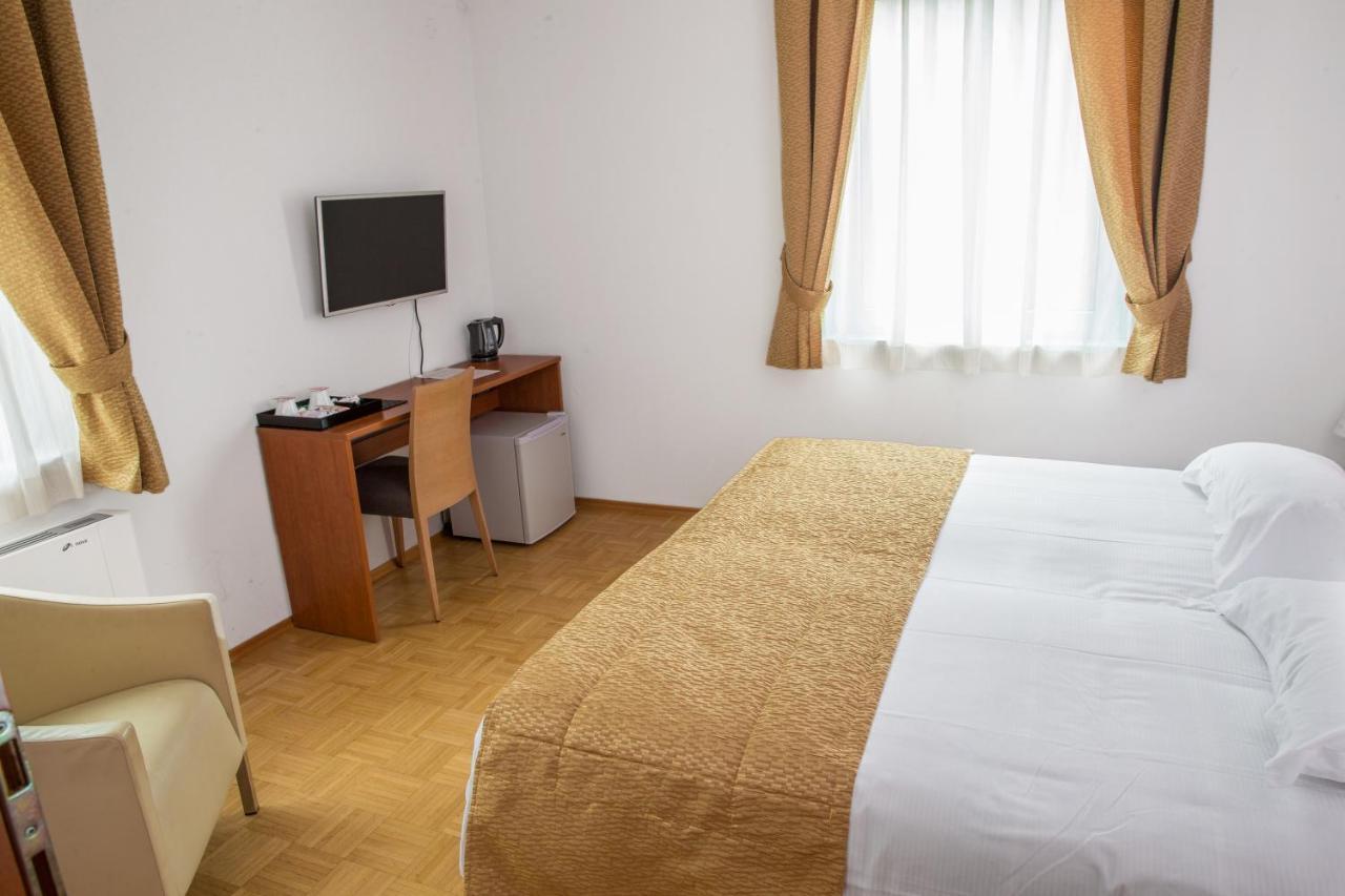 Guest Accommodation Primula โนวาโกริคา ภายนอก รูปภาพ